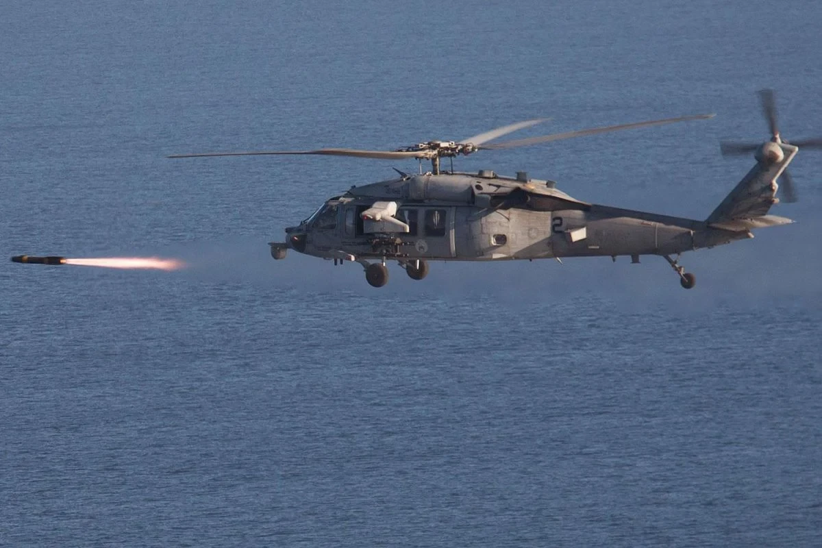 Hörmüz boğazında təhlükəli gərginlik: Amerikaya məxsus helikopter gəmini vurdu - İran və Çin rəsmiləri birgə mesaj verdilər