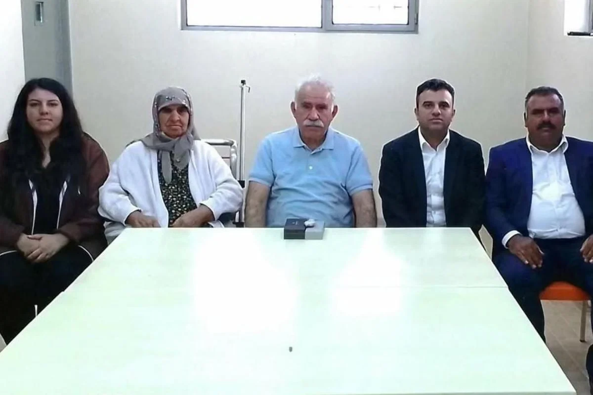 Abdullah Öcalanın ailə üzvləri ilə yeni fotosu yayıldı