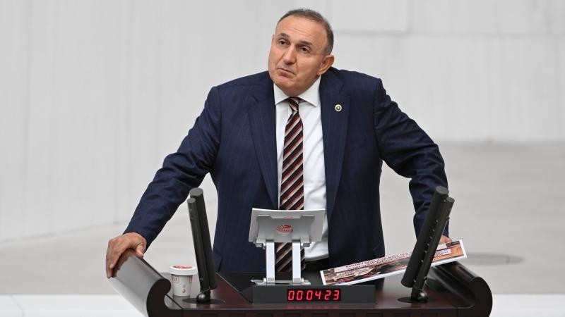 İyi Partiyadan daha bir deputat istefa verdi