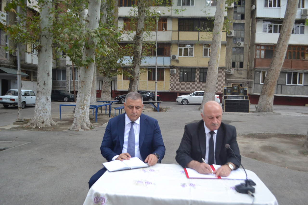 \"Orada kim təxribatla məşğul olur? - İcra başçısı sakininin şikayətini yarıda kəsdi, idarə rəisini sərt formada sorğu-suala tutdu (VİDEO)