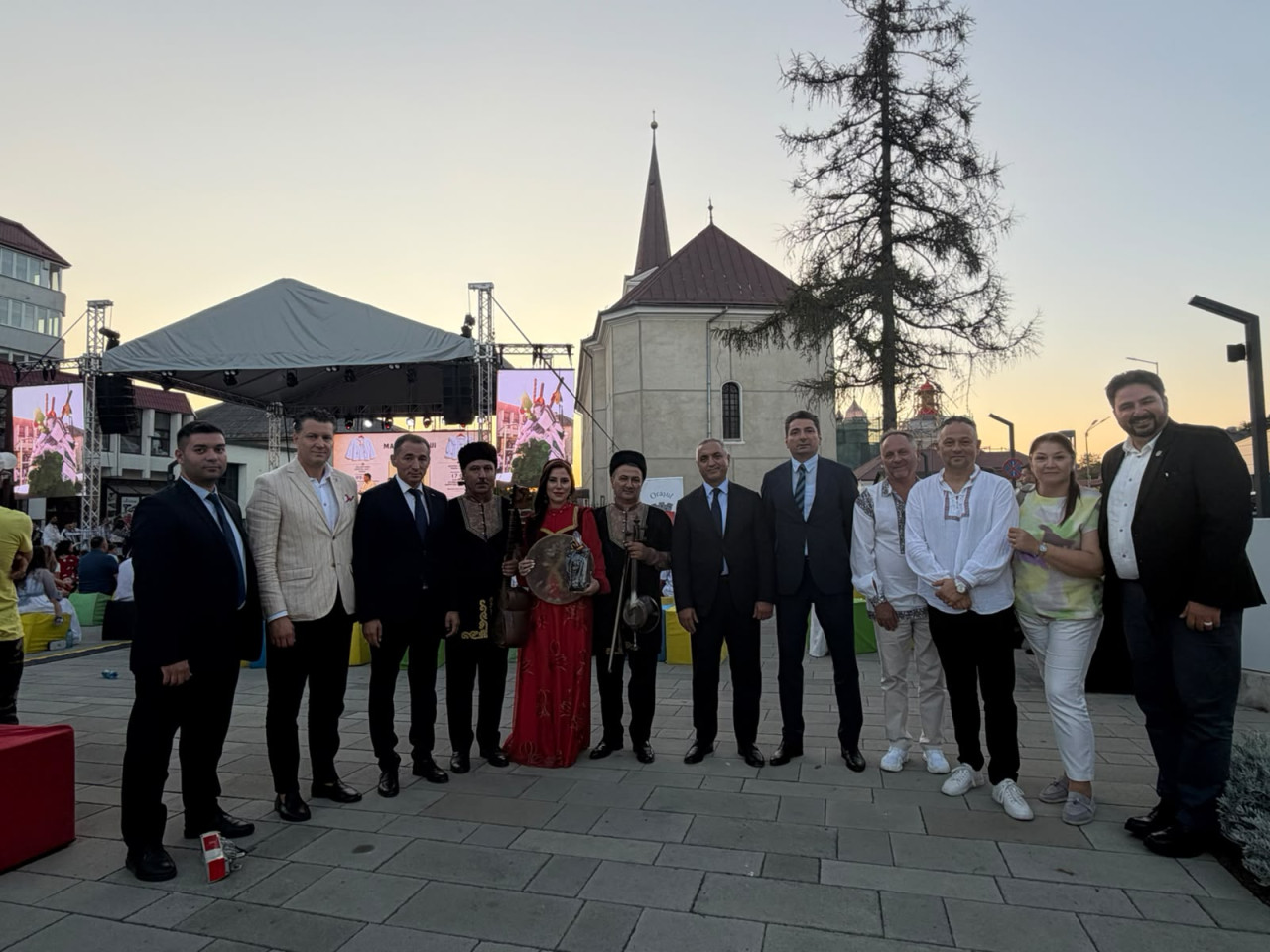 Azərbaycan muğam mədəniyyəti Rumıniyada festivalda nümayiş olunub - VİDEO, FOTOLAR