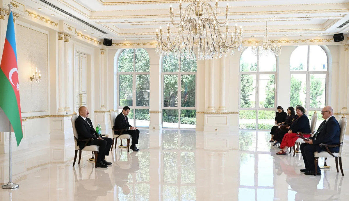 Prezident İlham Əliyev Böyük Britaniyanın yeni səfirinin etimadnaməsini qəbul edib - FOTOLAR