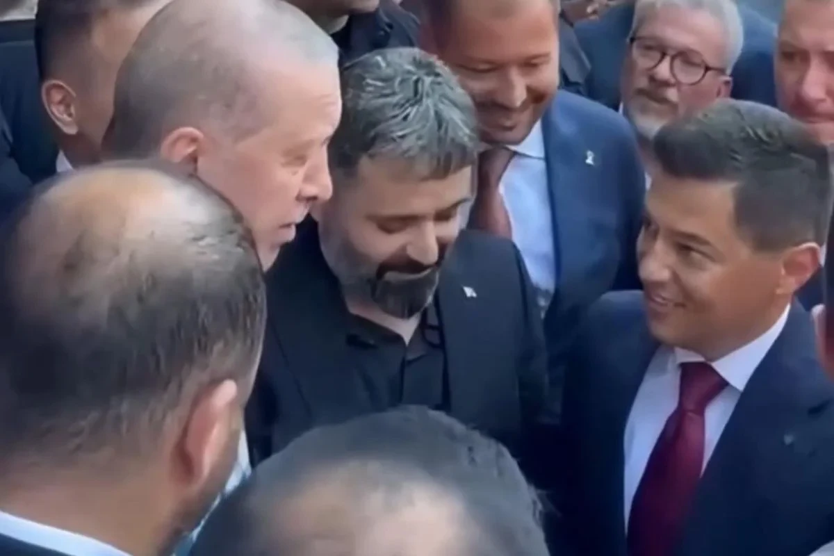 Ərdoğan onu qarşılayan CHP-li bələdiyyə sədrini AKP-yə dəvət etdi: \"Gəlmək istəyirsinsə, qapımız sənə açıqdır\"