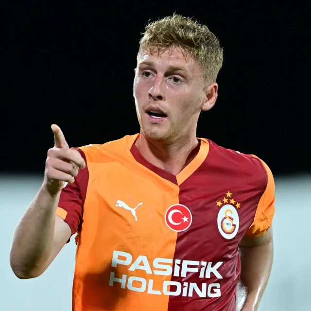 Daha bir oyunçu \"Qalatasaray\"dan ayrılır