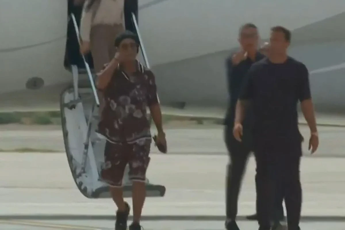 Ronaldinyo yaşıl sahələərə döndü - 46 yaşlı məşhur futbolçu 11 il sonra yeni komanda ilə anlaşdı