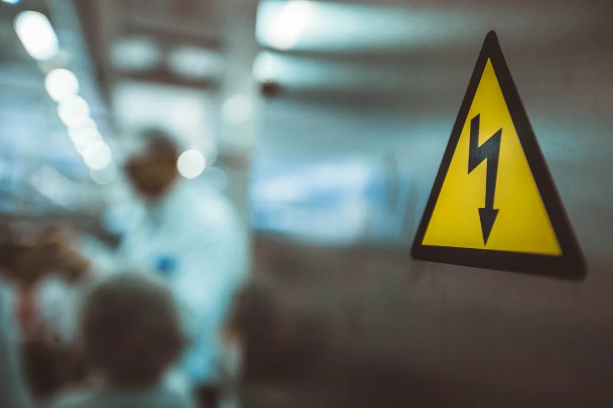 Bakıda 19 yaşlı oğlanı elektrik cərəyanı vuraraq öldürüb