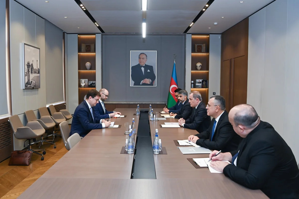 Ceyhun Bayramov yeni səfirlə müzakirə aparıb - XİN-dən açıqlama