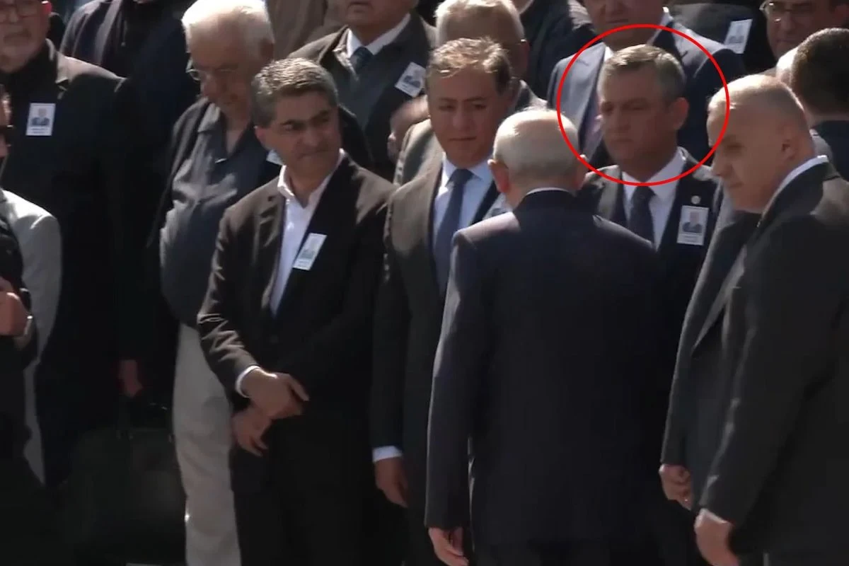 Özgür Özəllə Kılıçdaroğlu yenə yasada üz-üzə gəldi - FOTO