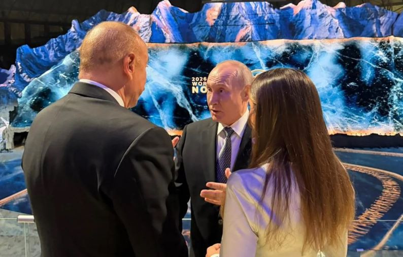 Prezident onlarla ayaqüstü söhbətləşdi: Putin, Şərif və... - FOTOLAR