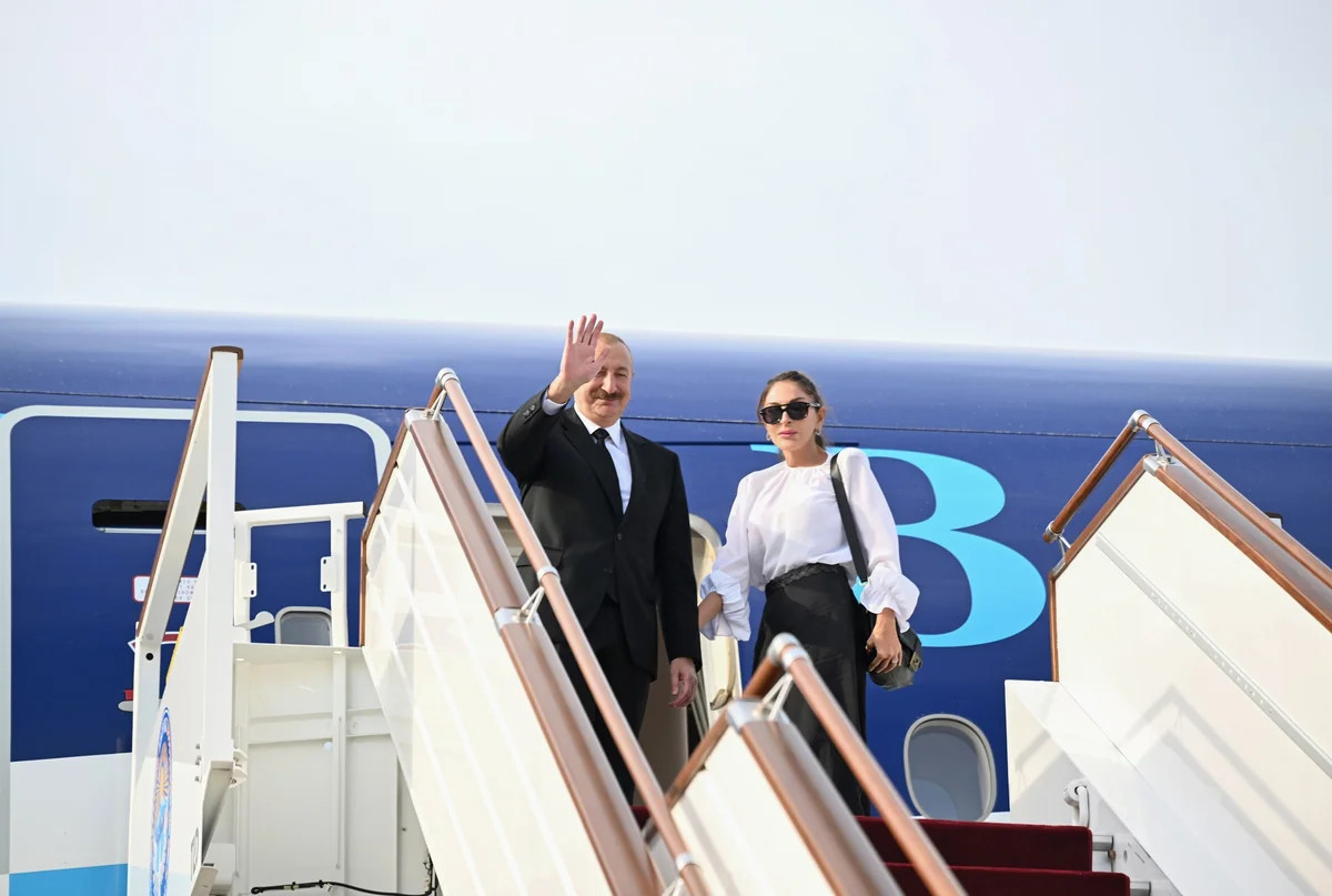 Prezident Qırğızıstandan Vətənə döndü - FOTO