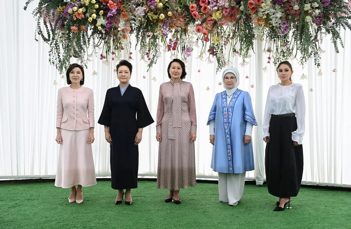5 ÖLKƏNİN BİRİNCİ XANIMLARI BİR ARADA: Azərbaycan, Türkiyə, Çin... - FOTOLAR