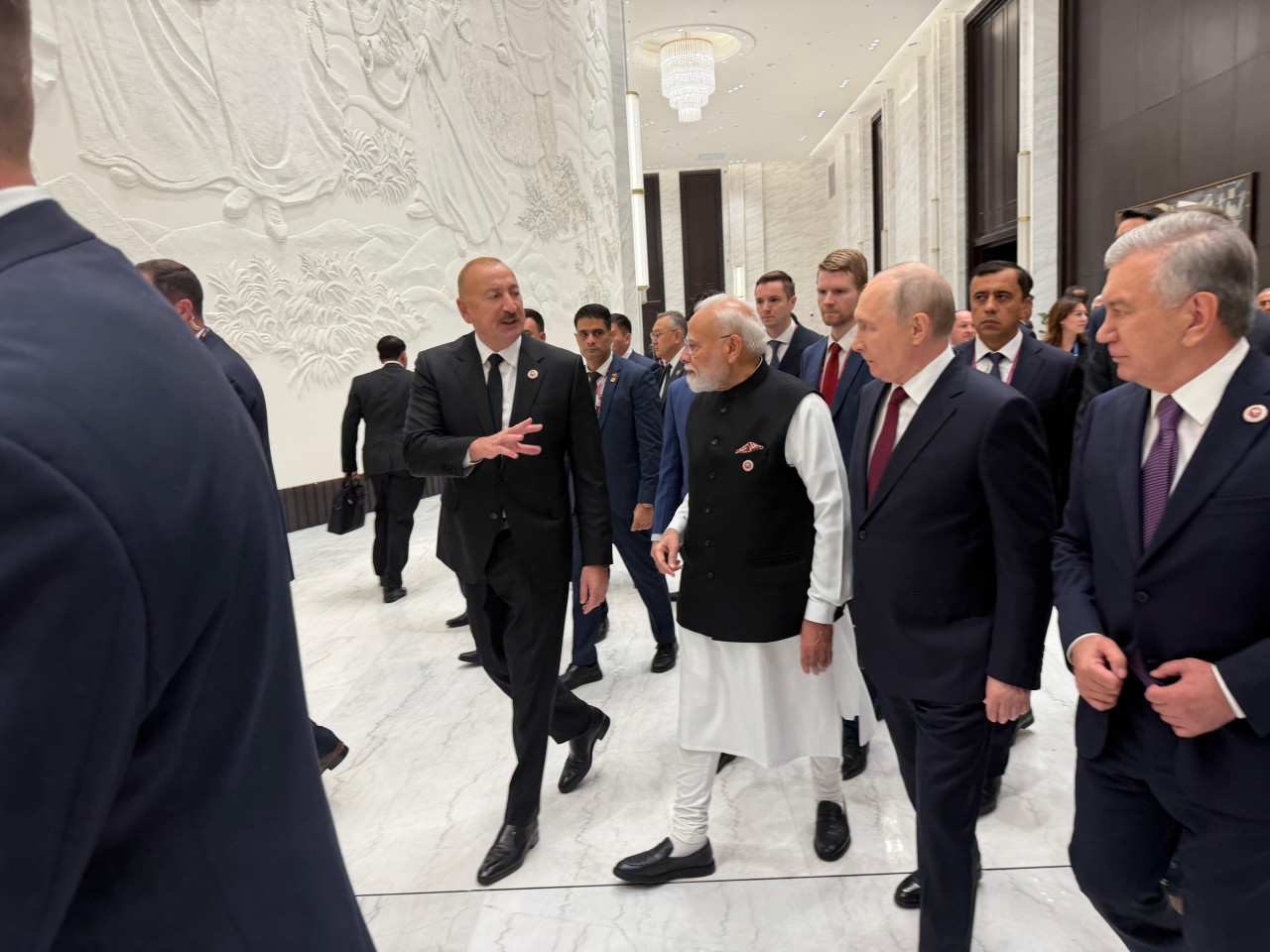 Prezident Hindistanın Baş naziri ilə söhbətləşdi - FOTOLAR