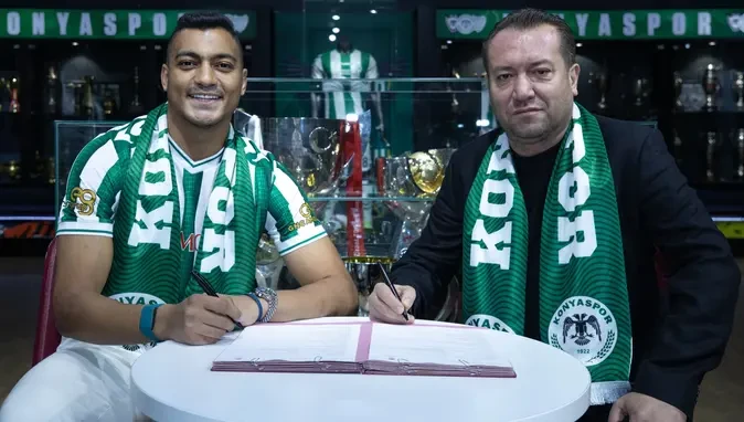 \"Konyaspor\" Mostafa Məhəmməd ilə müqavilə imzaladı