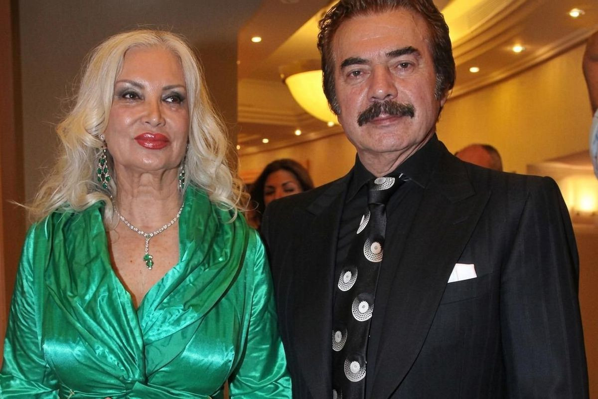 Orhan Gencebayın 82 yaşlı xanımı belə poza verdi - FOTO