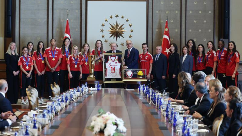 Ərdoğan Avropa çempionu olan yığma komanda üzvlərini qəbul edib