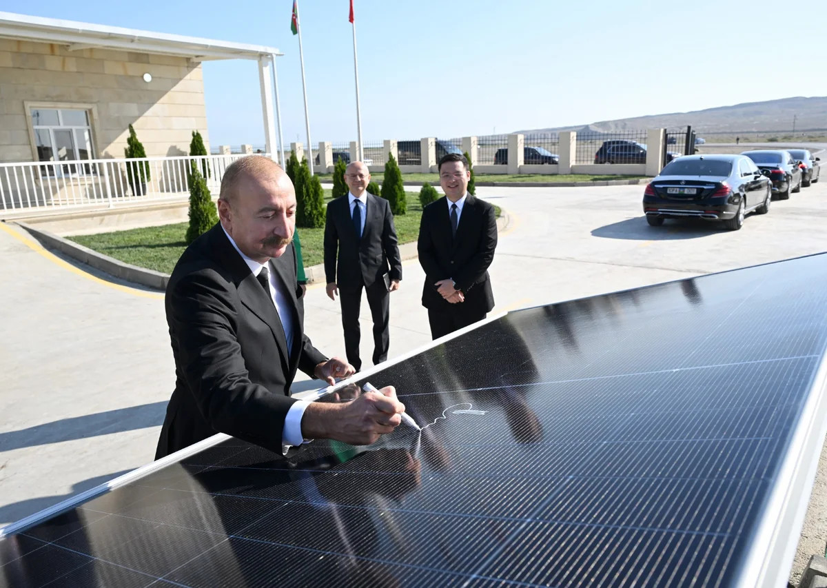 İlham Əliyev \"Qobustan\" Günəş Elektrik Stansiyasının açılışında - FOTOLAR