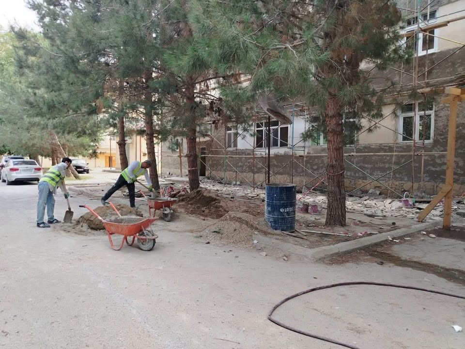 Şirvanda \"Memarlıq ili\"nə \"töhfə\": binaların aqlayları sökülür, fasad boyalanır, o da ki...