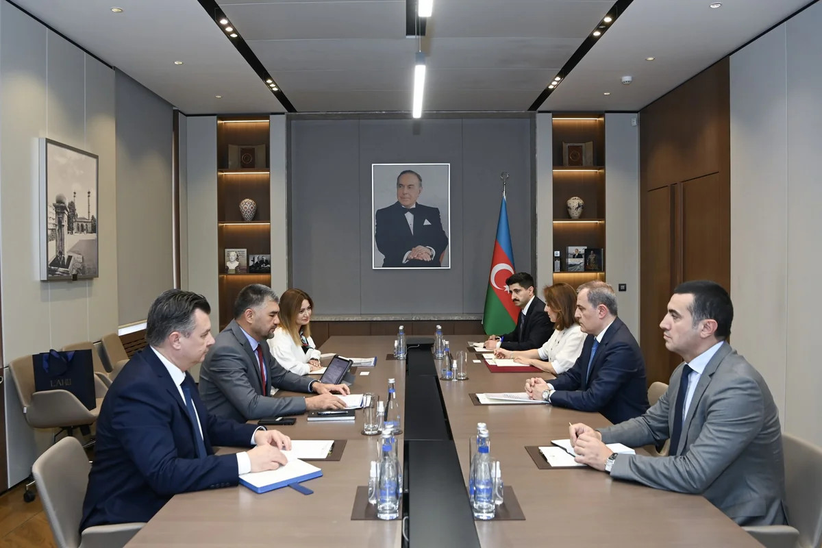 Ceyhun Bayramov Casurbek Çoriyevlə müzakirə aparıb
