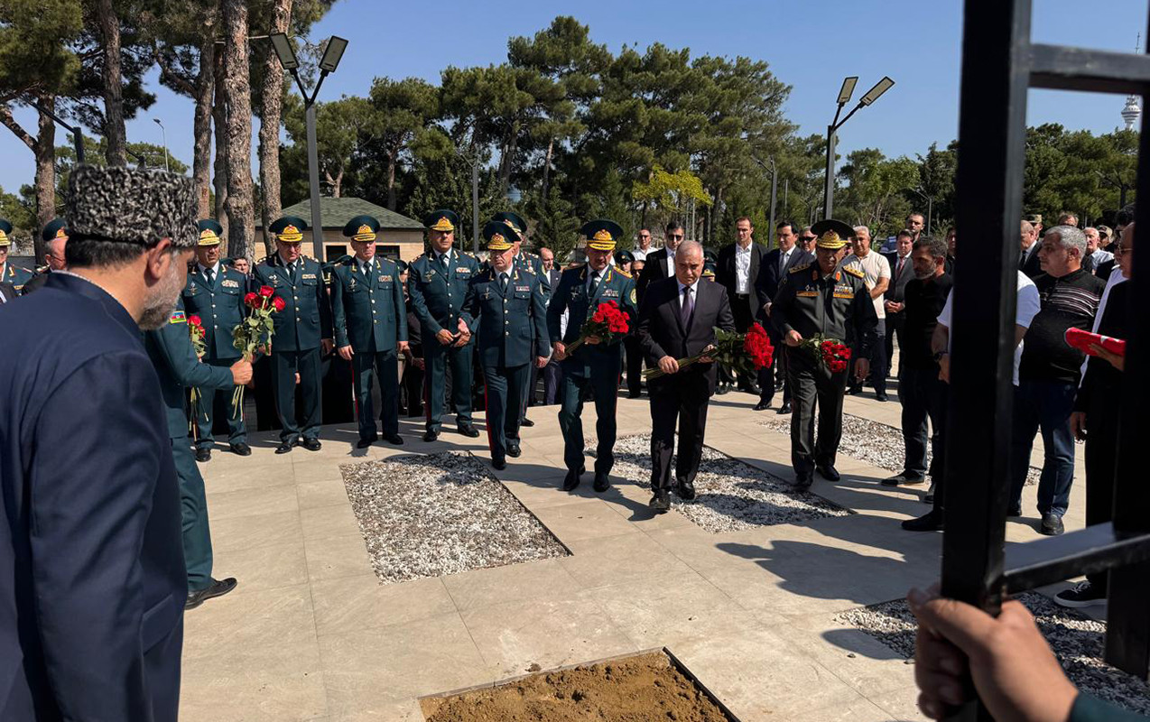 Zakir Həsənov və Əli Nağıyev generalın dəfnində - FOTOLAR