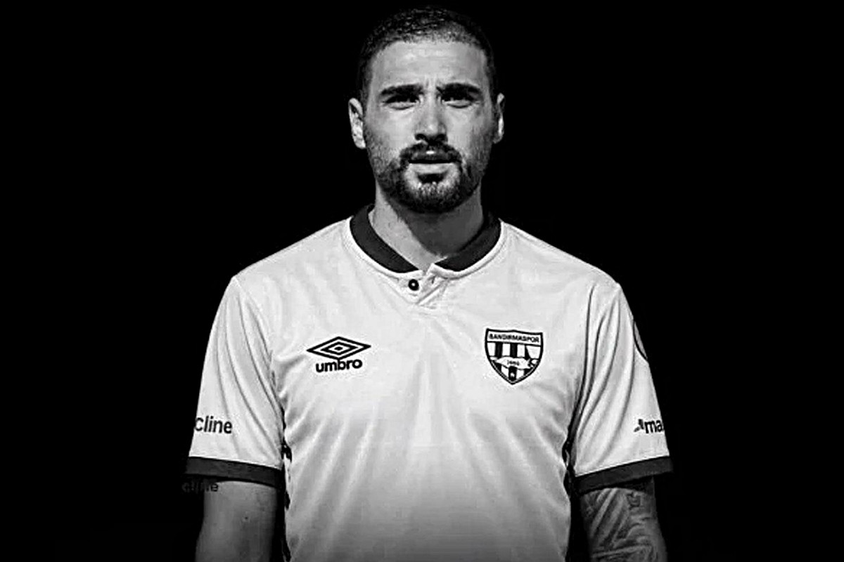 Türkiyədə 25 yaşlı futbolçu vəfat edib