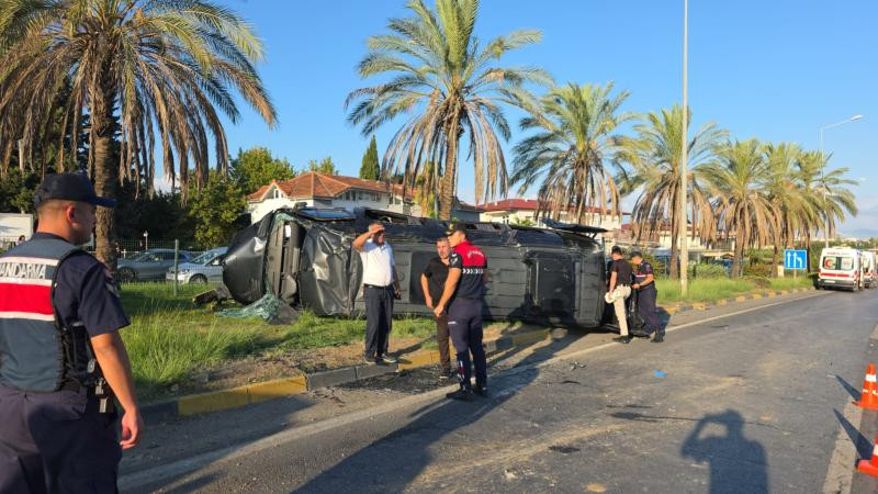 Antalyada turistləri daşıyan mikroavtobus qəza törətdi - 16 nəfər xəstəxanaya aparılıb