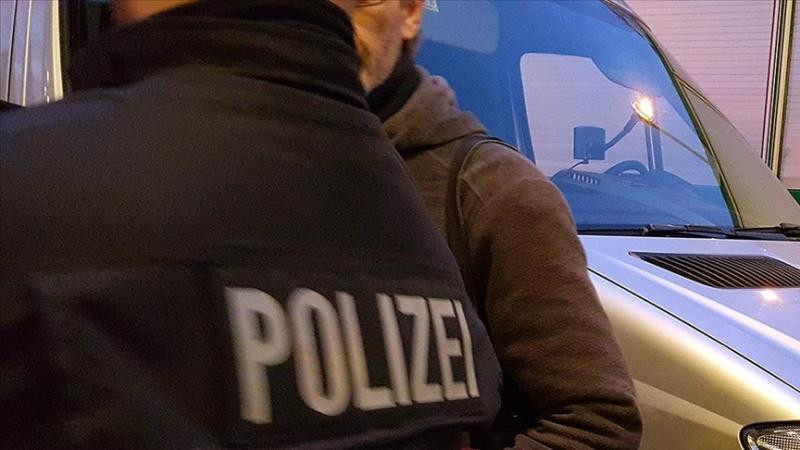 Almaniyada hadisə yerindən qaçan qadın polislər sistemdən qovulublar