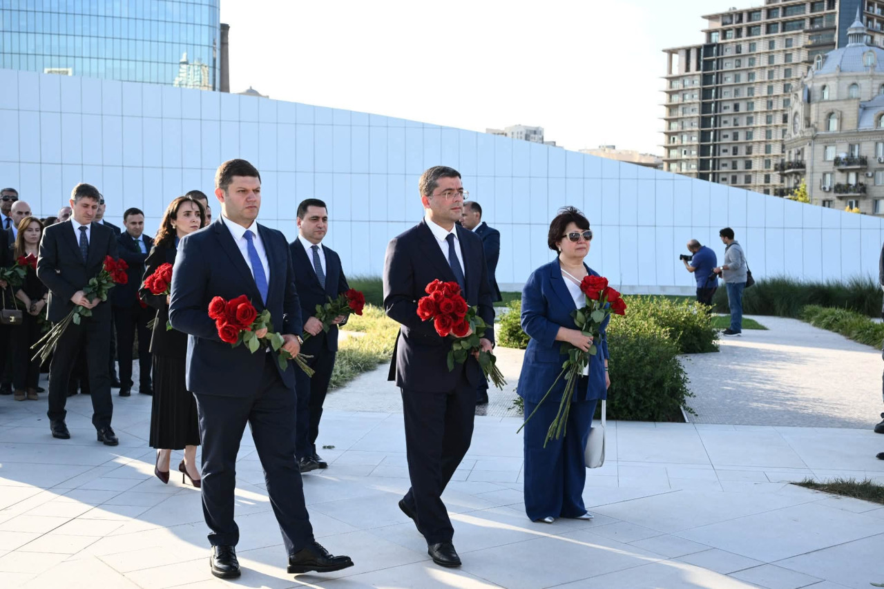 Media və Yayım Şurasının kollektivi Zəfər parkını ziyarət edib - FOTOLAR