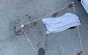 Bakıda ana oğlunu öldürüb, özünü binadan atdı