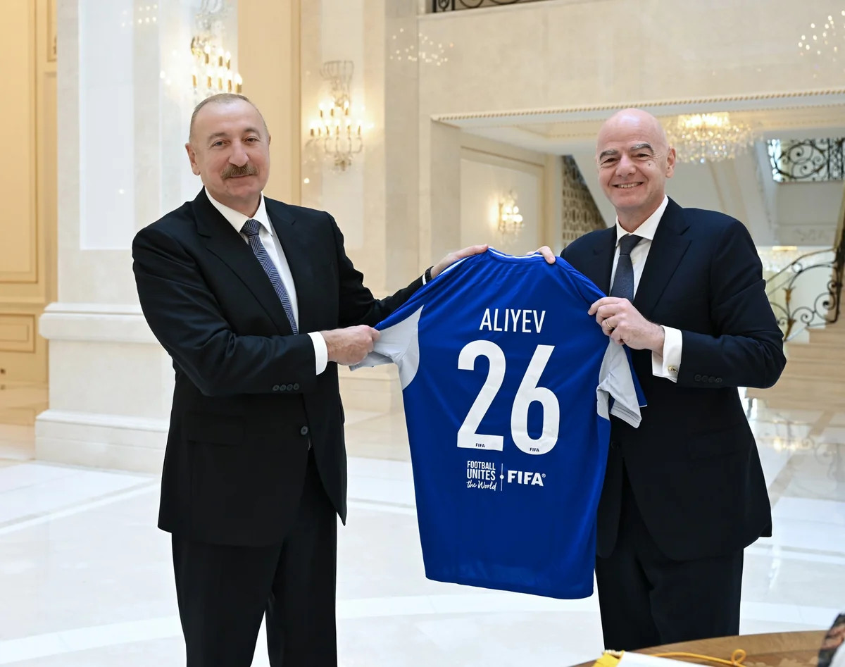 Canni İnfantino Prezident İlham Əliyevə xatirə hədiyyələri təqdim edib - FOTOLAR