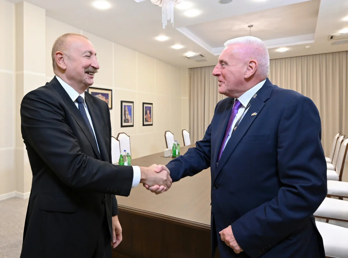 Prezident İlham Əliyev Birləşmiş Krallığın müdafiə üzrə dövlət nazirini qəbul edib - Müzakirə + FOTO