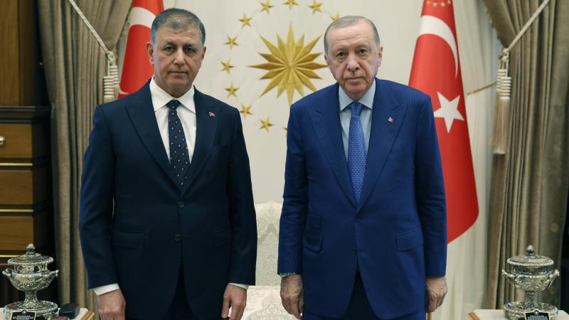 Ərdoğan CHP-dən istefa verən  İzmirin bələdiyyə sədrini qəbul etdi - Qapalı görüş oldu (FOTO)