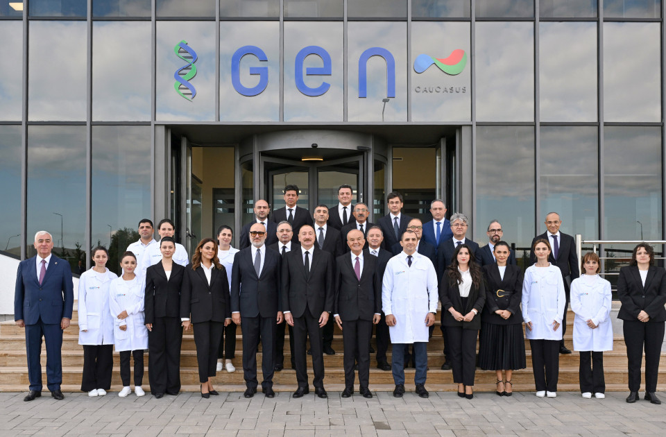 Prezident dərman istehsalı müəssisəsinin açılışında - FOTOLAR