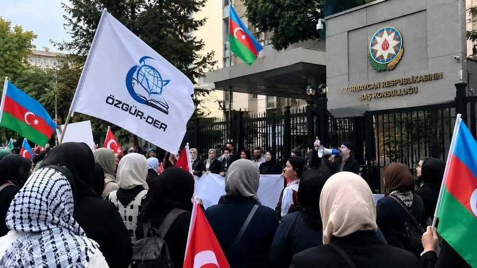 ƏRDOĞANIN AKP-sinin AZƏRBAYCANA QARŞI \"HİCAB\" OYUNU... - Konsulluğumuzun qarşısına toplananları kimlər yönləndirib? (TƏHLİL)