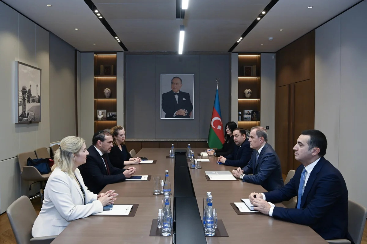 Ceyhun Bayramovla ABŞ rəsmisi müzakirə apardı