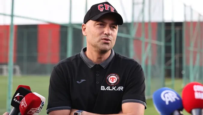 Baş məşqçi: \"Meydanda atamı belə tanımıram\"