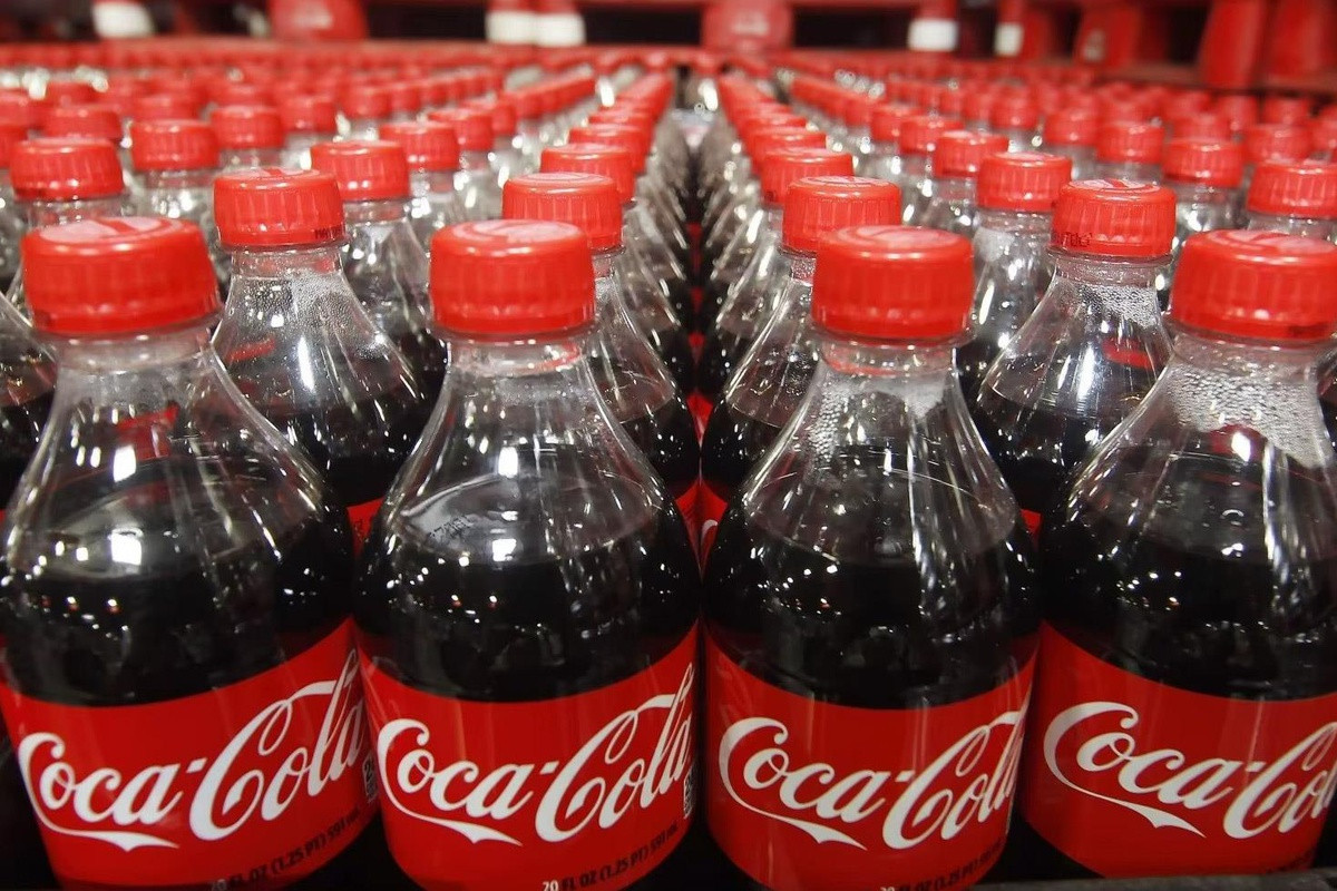 Coca-Cola çökür? - Yüzlərlə filialı olan nəhəng brend satılır