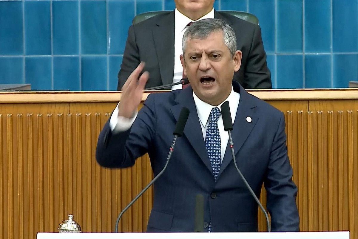Özgür Özel onu satan və Ərdoğanın partiyasına keçən Cəmil Tuqaya \"namussuz\" dedi: \"Kaş ki, əlim qırılaydı...\"