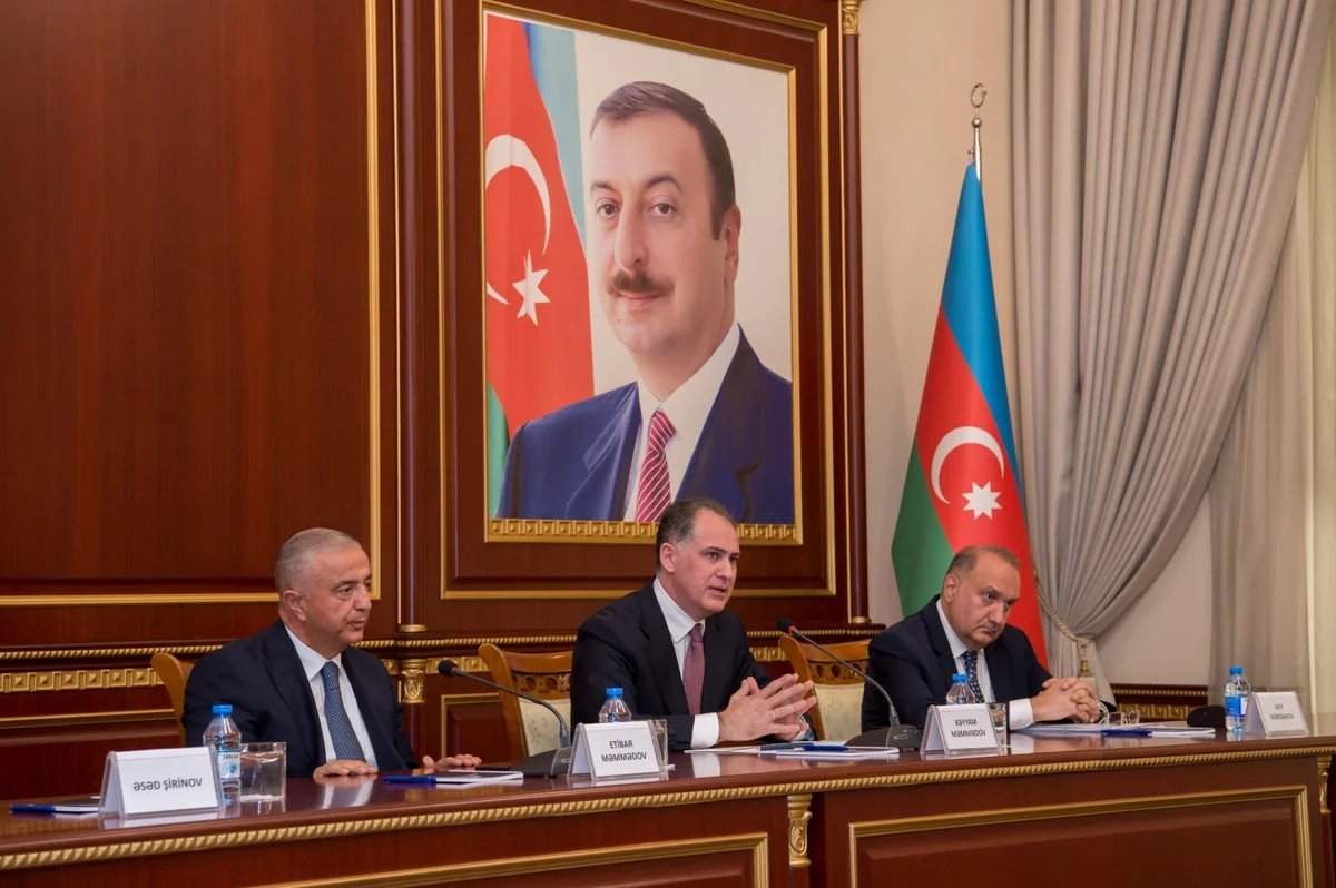 Arif Mərdanov kollektivə belə təqdim edildi -&nbsp;FOTO