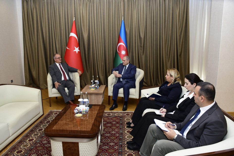 YAP-da gözlənilməz görüş - Tahir Budaqov Türkiyənin Zəfər Partiyası sədrinin müşaviri ilə nələri müzakirə etdi?
