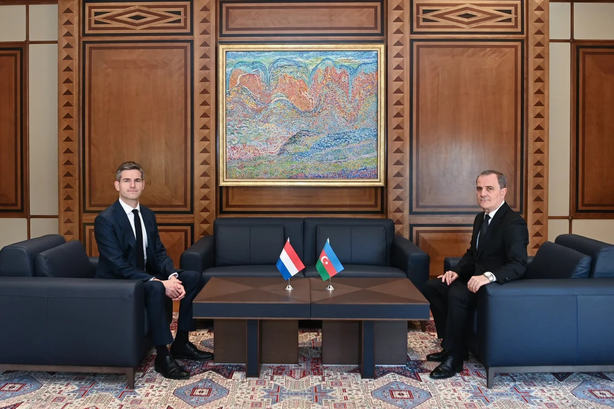 Ceyhun Bayramov Niderand XİN başçısı ilə görüşüb