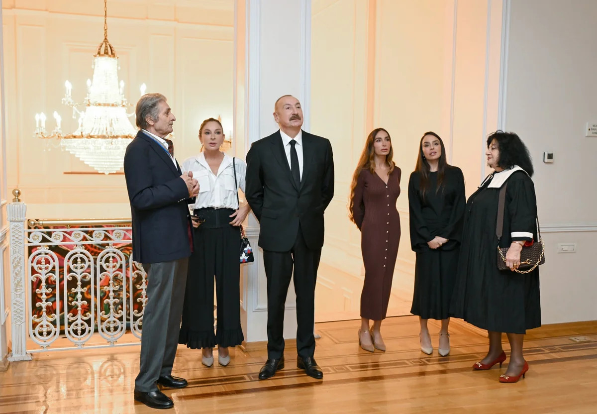 İlham Əliyev, Mehriban Əliyeva və ailə üzvləri \"Mənim Abşeronum: Üstə gəl\" adlı retrospektiv sərgində - FOTOLAR