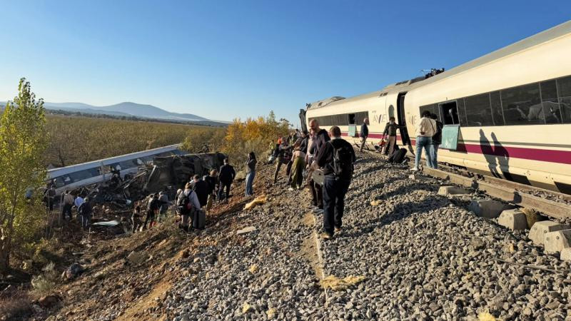 İspaniyada sürətli qatarları toqquşub: 46 nəfər ölüb, 500-dək yaralı var