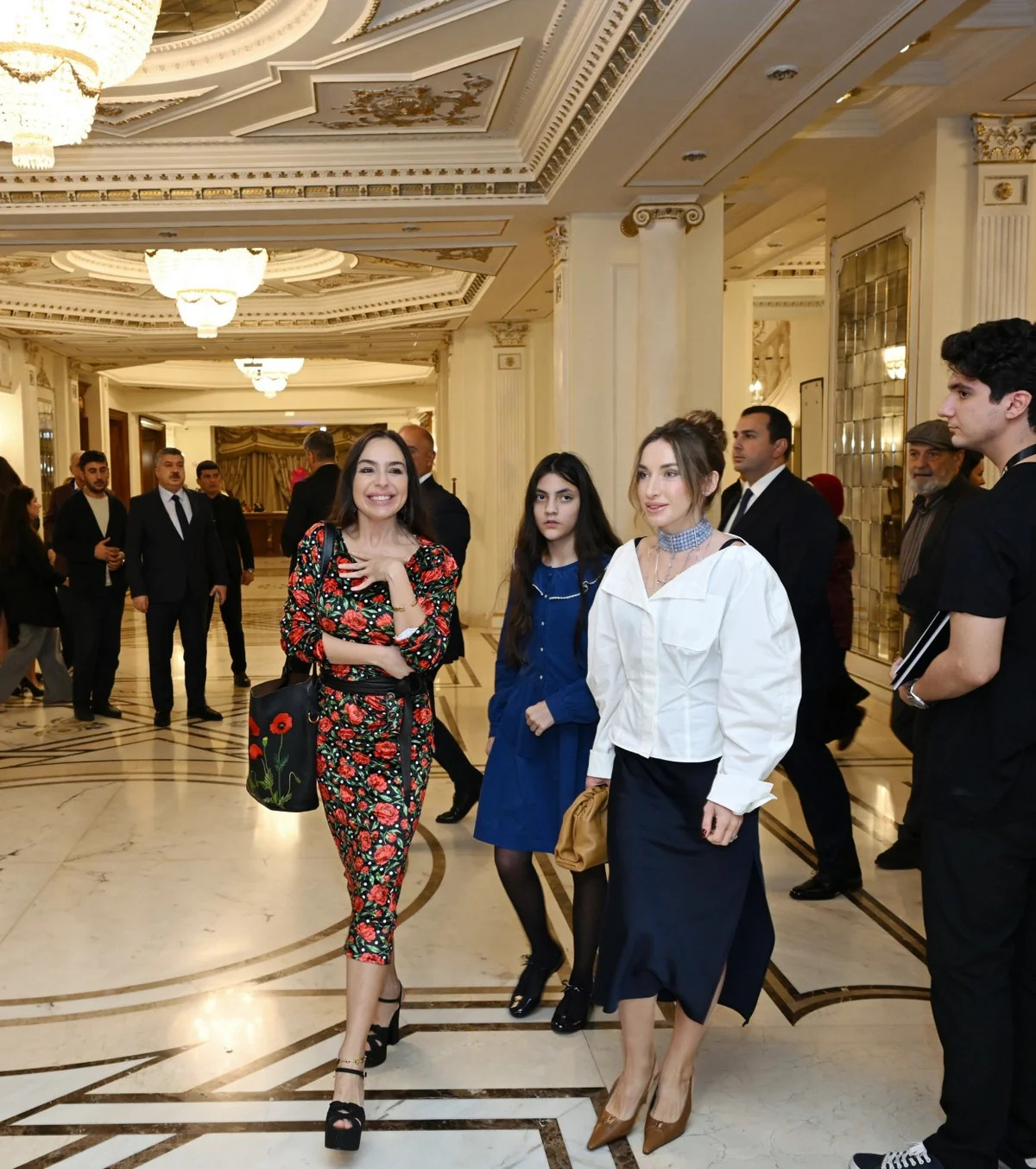 Mehriban Əliyeva&nbsp; \"Qağayı\" tamaşasının təqdimatında - FOTOLAR