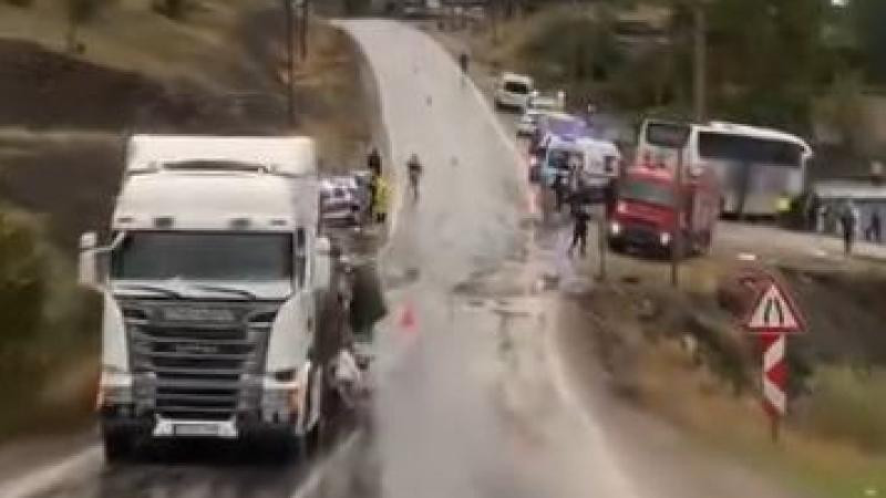 Türkiyədə sərnişin avtobusu ilə yük maşını ilə toqquşub -&nbsp;\"15 nəfər xəsarət alıb\"