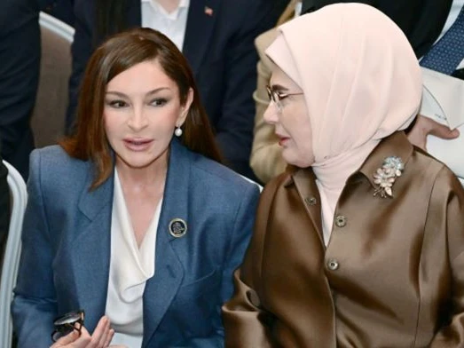 Əminə Ərdoğan Mehriban Əliyevaya zəng edib