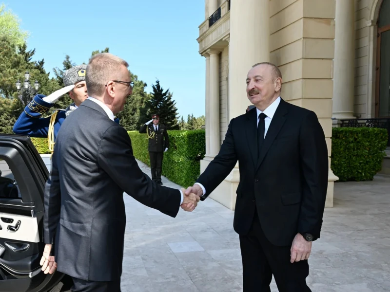 İlham Əliyev Latviya prezidentini belə qarşıladı - FOTOLAR (Yenilənib)