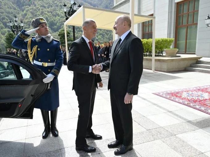 Çexiyanın Baş naziri Azərbaycana gəldi - Prezidentlə görüş oldu (FOTOLAR, Yenilənib)
