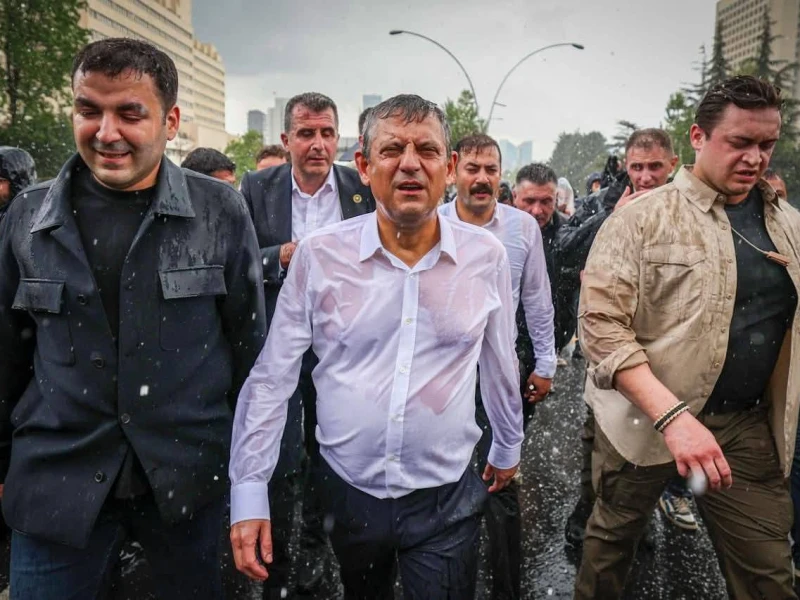 ÖZGÜR ÖZƏL YENİ PARTİYA QURUR – Ən yaxın silahdaşı indidən reytinq faizini elan etdi&nbsp;&nbsp;