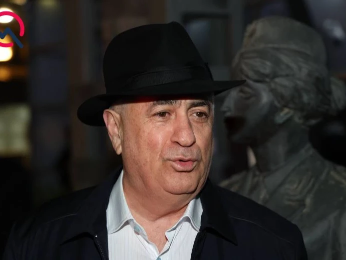 “Sən bilən hansı ilə gedəcəyəm? Mənə hansı düşür?\" - Qatardan bixəbər Cavid Qurbanov imicini dəyişib