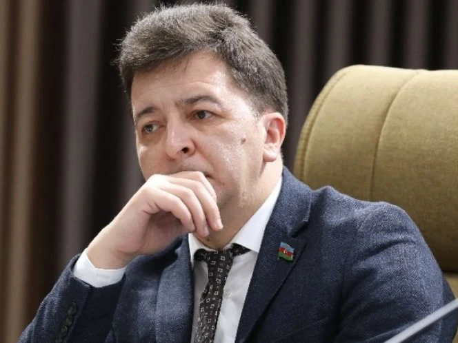Aztəminatlı ailələrin fikirlərini oğurlayan deputat - \"Elşən bəy, niyə gedib xoşbəxt olmursunuz?\"